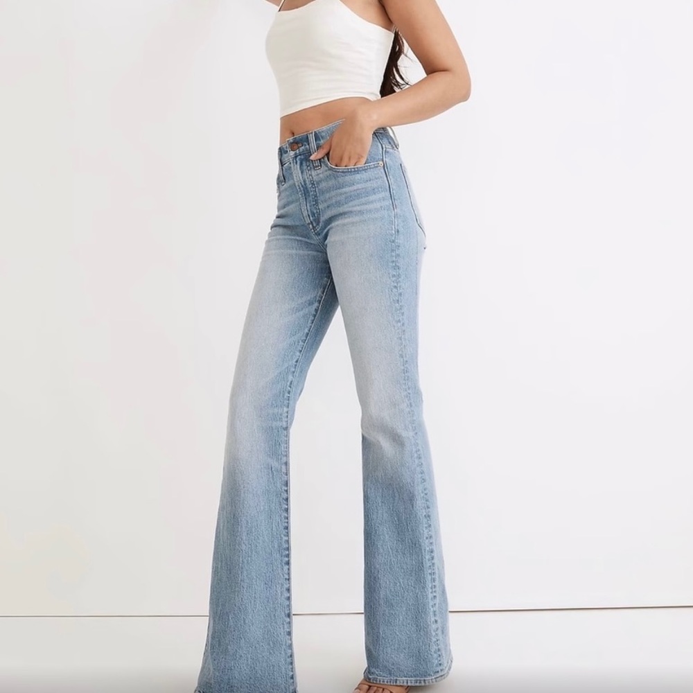 NWT Madewell Flare Jean in Delavan Med Wash